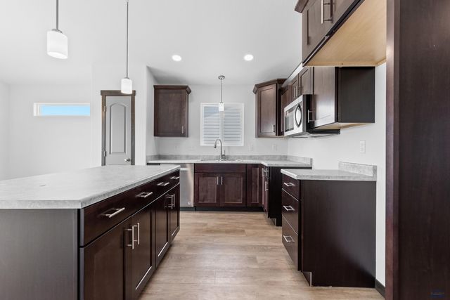 608 BULL RUN DR, Box Elder, SD 57719