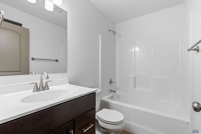 608 BULL RUN DR, Box Elder, SD 57719