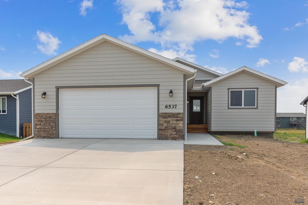 608 BULL RUN DR, Box Elder, SD 57719