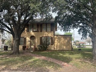 704 W Richard Ave, Kingsville, TX 78363