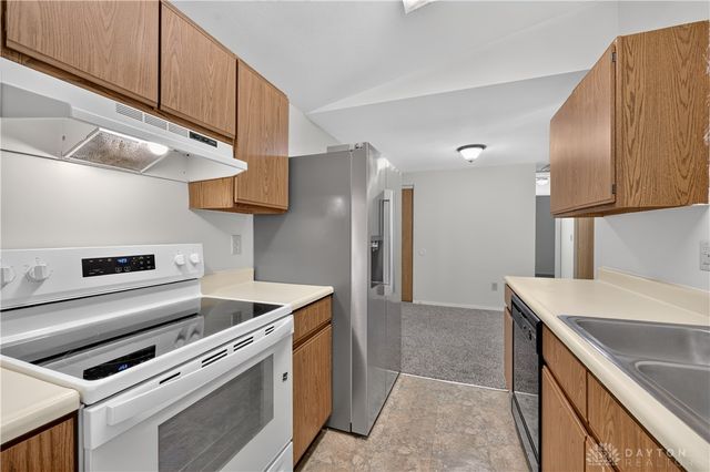 8377 Schoolgate Drive, Huber Heights, OH 45424