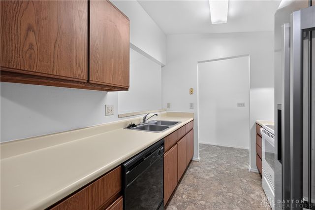 8377 Schoolgate Drive, Huber Heights, OH 45424