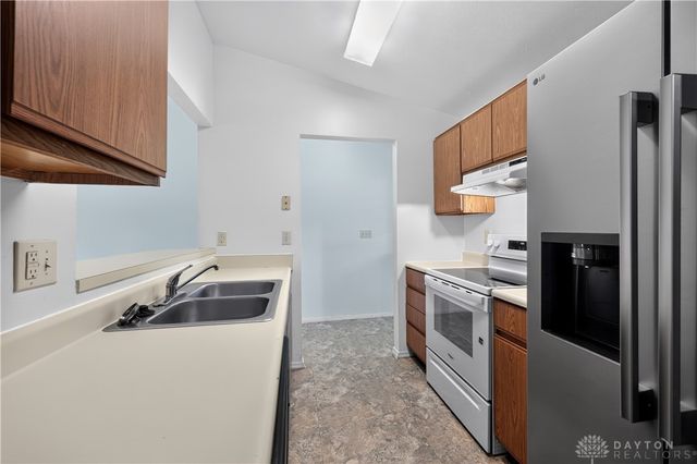 8377 Schoolgate Drive, Huber Heights, OH 45424