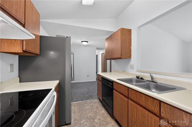 8377 Schoolgate Drive, Huber Heights, OH 45424