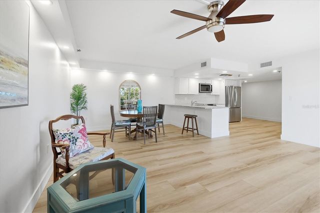 7430 SUNSHINE SKYWAY LANE S 201, St Petersburg, FL 33711