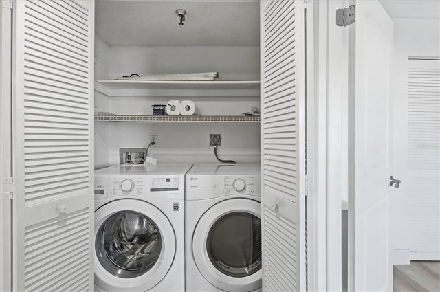 7430 SUNSHINE SKYWAY LANE S 201, St Petersburg, FL 33711