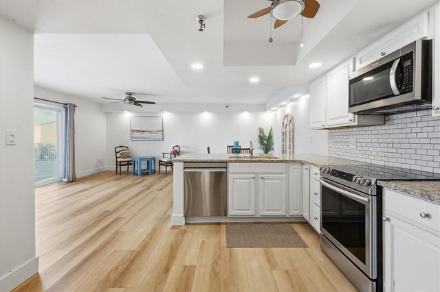 7430 SUNSHINE SKYWAY LANE S 201, St Petersburg, FL 33711