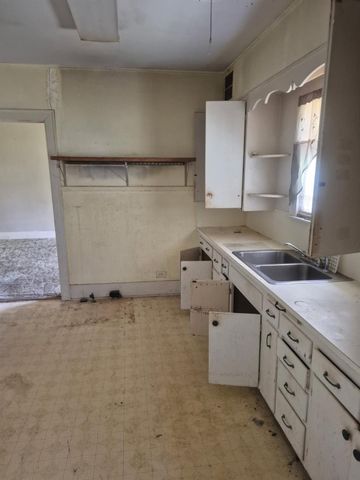 411 S Texana Street, Hallettsville, TX 77964