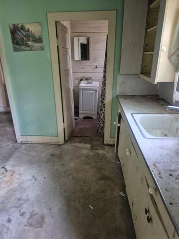 411 S Texana Street, Hallettsville, TX 77964