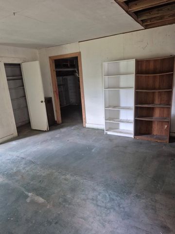 411 S Texana Street, Hallettsville, TX 77964