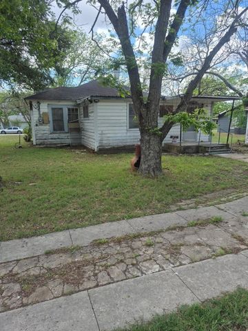411 S Texana Street, Hallettsville, TX 77964