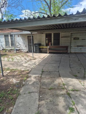 411 S Texana Street, Hallettsville, TX 77964