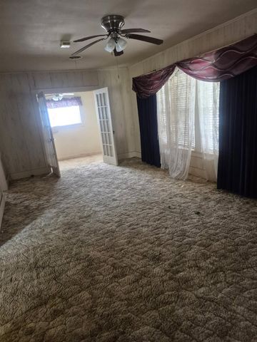 411 S Texana Street, Hallettsville, TX 77964