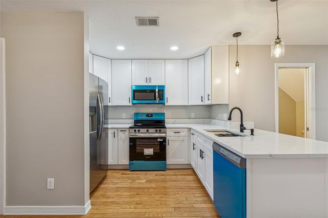 12568 CASTLE HILL DRIVE, Tampa, FL 33624