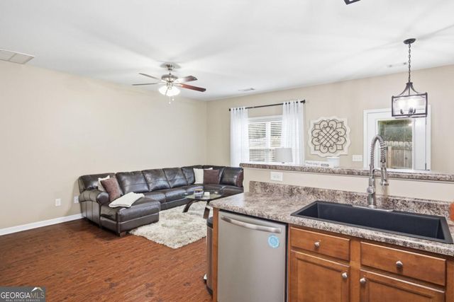 536 Oakside Place, Acworth, GA 30102