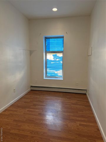 86-28 80 ST, Woodhaven, NY 11421