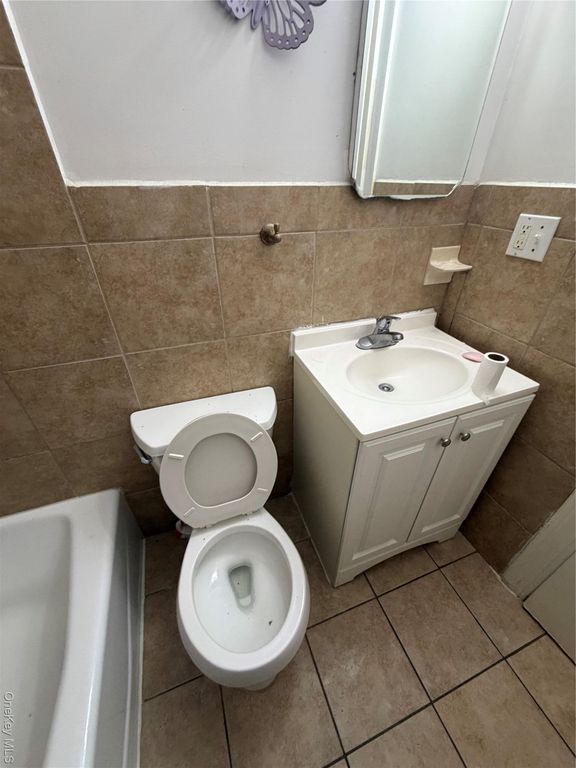 86-28 80 ST, Woodhaven, NY 11421