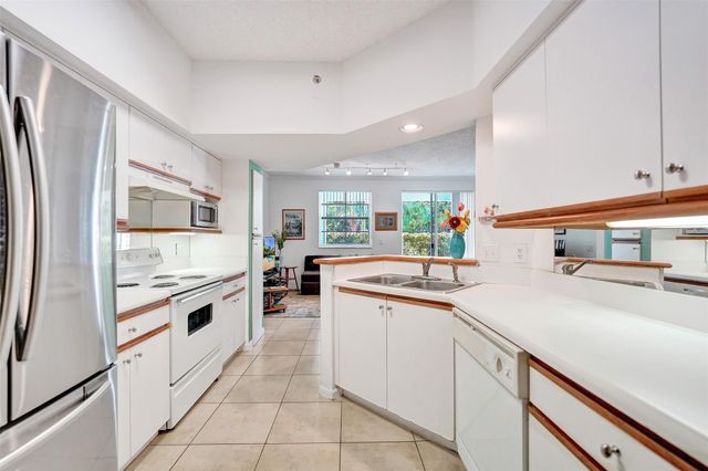 3105 NE 184th St 7106, North Miami Beach, FL 33160