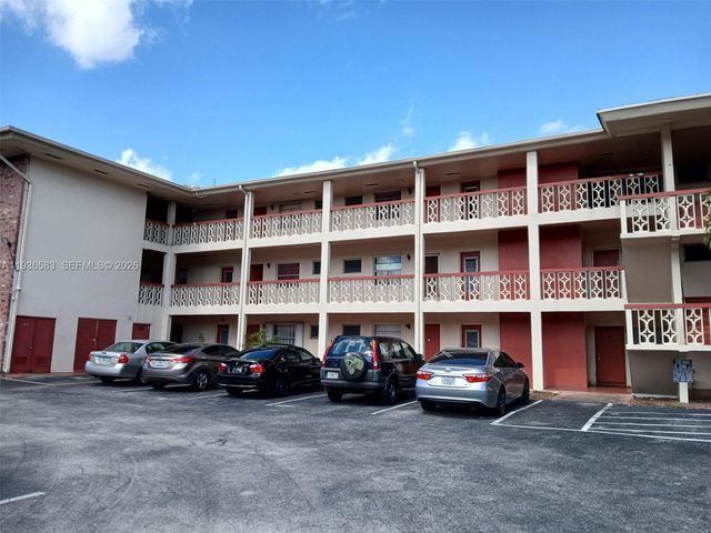 4751 NW 10th Court 310, Plantation, FL 33313