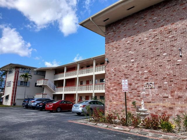 4751 NW 10th Court 310, Plantation, FL 33313