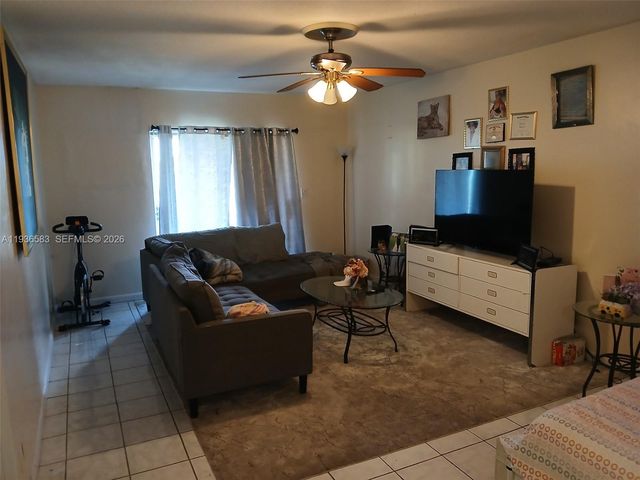 4751 NW 10th Court 310, Plantation, FL 33313