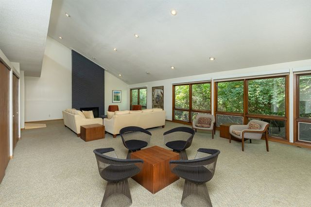 2822 Cheyenne Circle, Des Moines, IA 50321