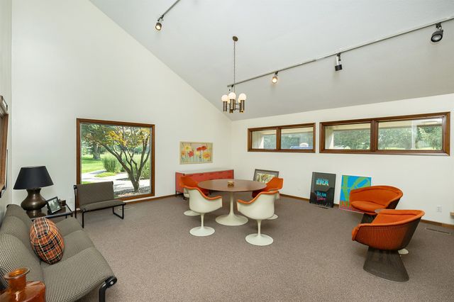 2822 Cheyenne Circle, Des Moines, IA 50321