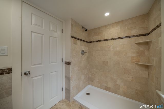 198-200 Shore Drive 2, Branford, CT 06405