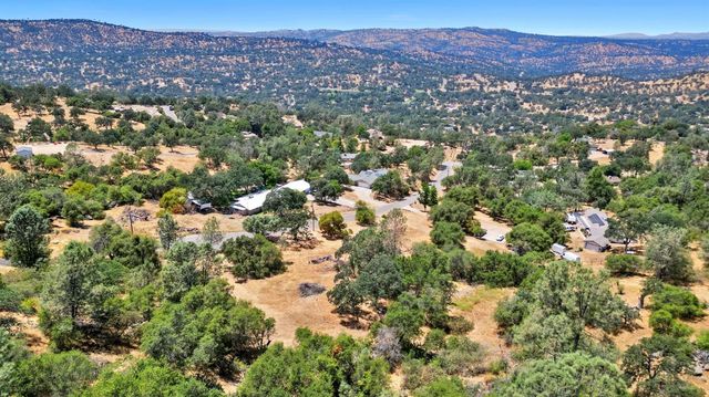 1812 Sentinel Court, Coarsegold, CA 93614
