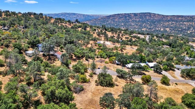 1812 Sentinel Court, Coarsegold, CA 93614