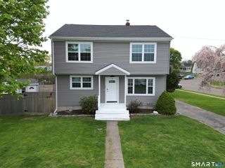 1 Mayflower Court, Milford, CT 06460