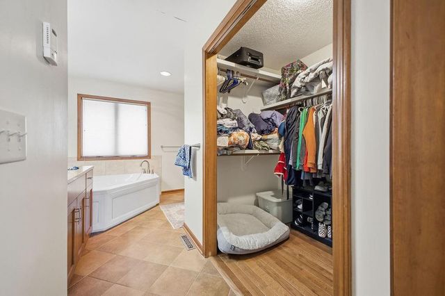 4410 Hunter Drive, St Joseph, MO 64506