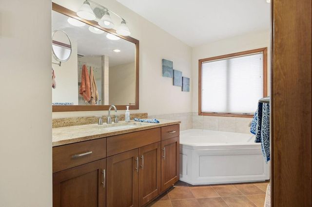 4410 Hunter Drive, St Joseph, MO 64506