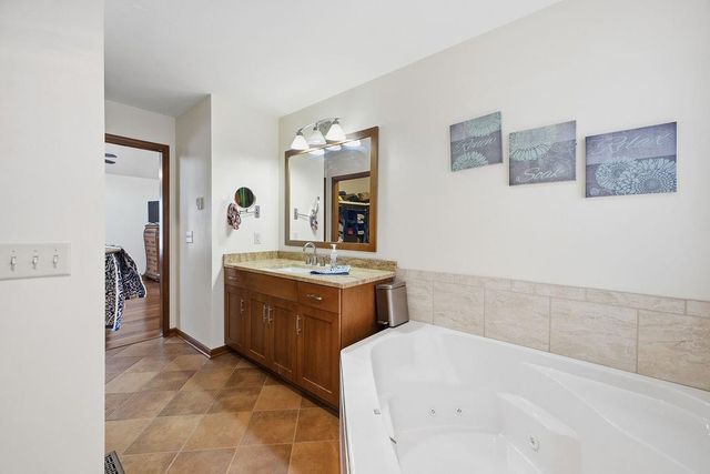 4410 Hunter Drive, St Joseph, MO 64506