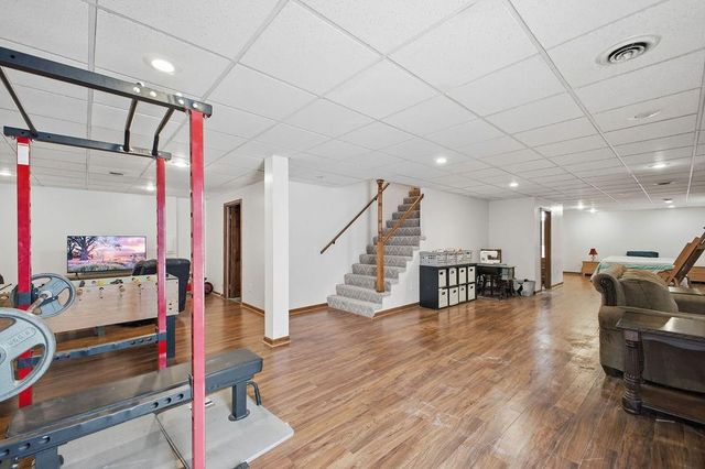 4410 Hunter Drive, St Joseph, MO 64506