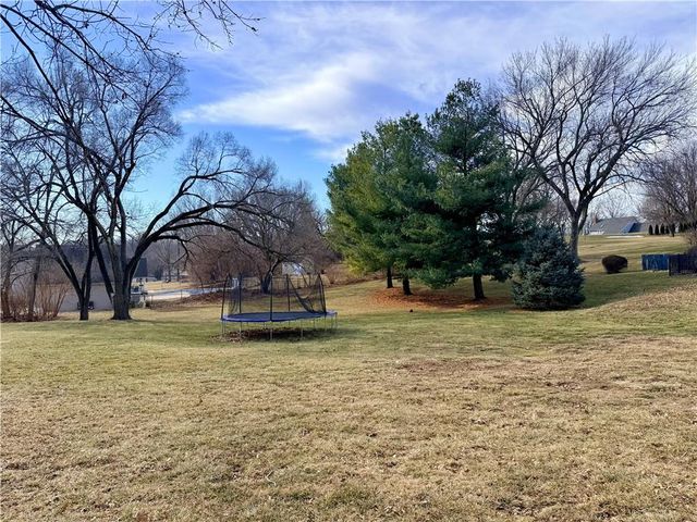 4410 Hunter Drive, St Joseph, MO 64506