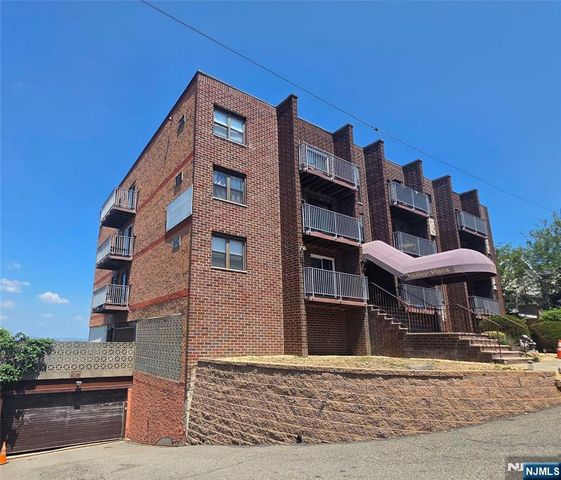 201 12th Street 19, Palisades Park, NJ 07650
