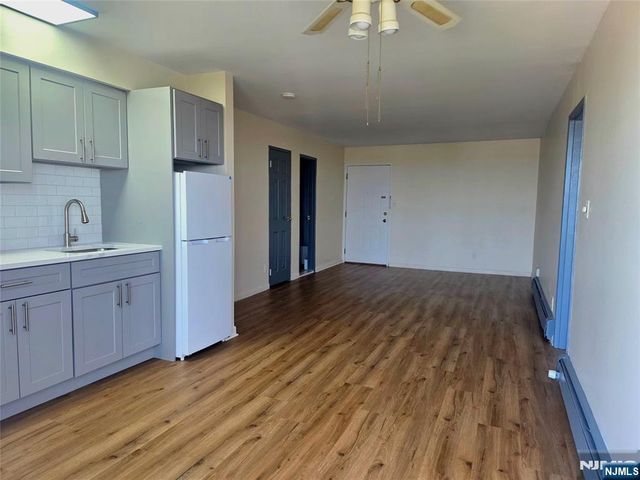 201 12th Street 19, Palisades Park, NJ 07650