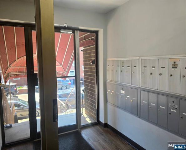 201 12th Street 19, Palisades Park, NJ 07650
