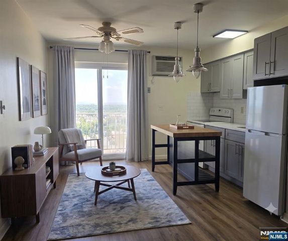 201 12th Street 19, Palisades Park, NJ 07650