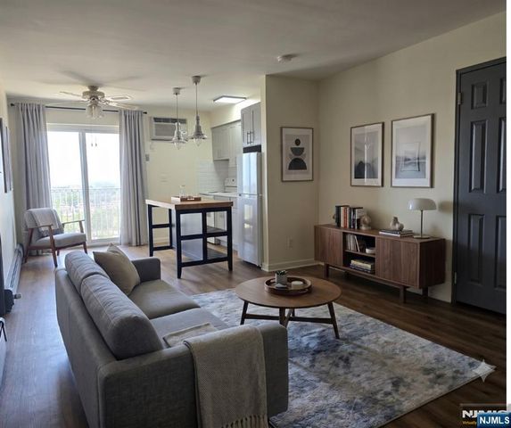 201 12th Street 19, Palisades Park, NJ 07650