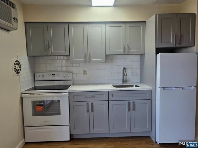 201 12th Street 19, Palisades Park, NJ 07650