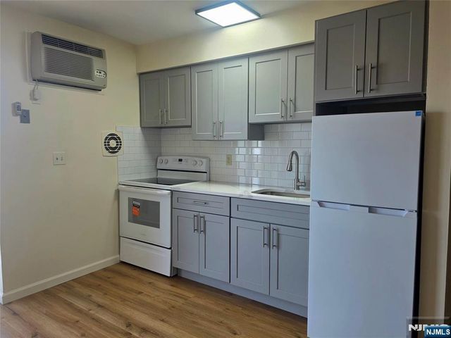 201 12th Street 19, Palisades Park, NJ 07650