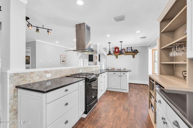 98 Longwood Drive, Manahawkin, NJ 08050