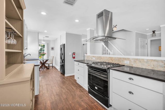 98 Longwood Drive, Manahawkin, NJ 08050
