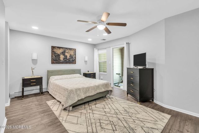 98 Longwood Drive, Manahawkin, NJ 08050
