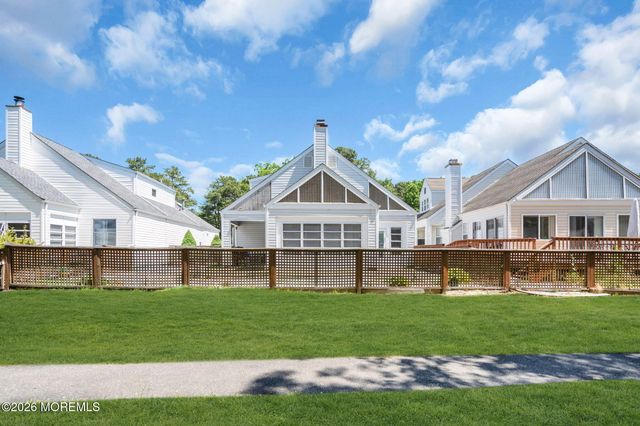 98 Longwood Drive, Manahawkin, NJ 08050