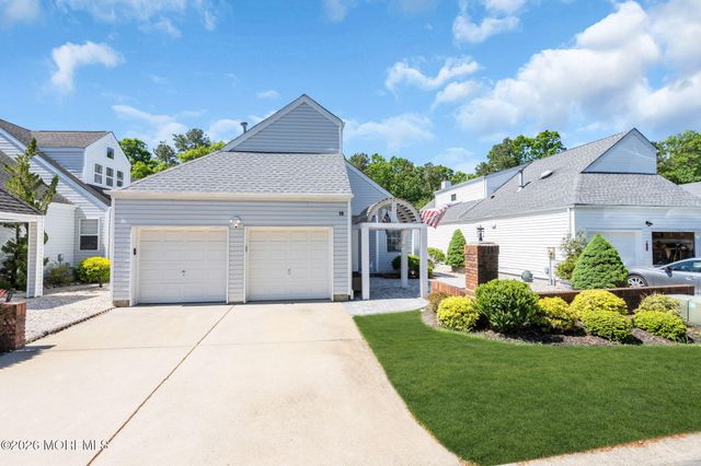 98 Longwood Drive, Manahawkin, NJ 08050