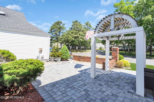 98 Longwood Drive, Manahawkin, NJ 08050