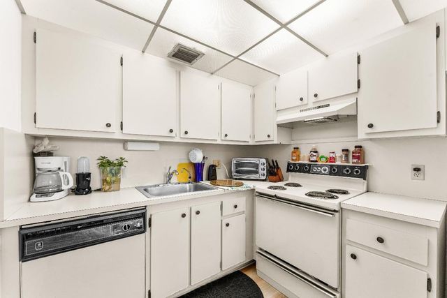 13250 SW 4th Court 306g, Pembroke Pines, FL 33027